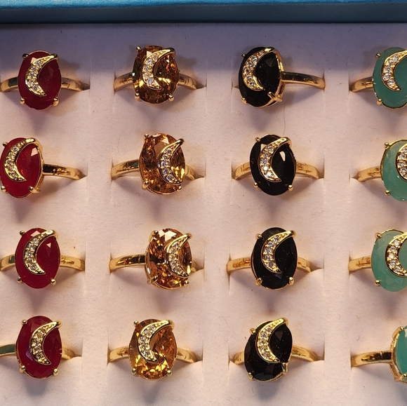 Fashion rings for women in multicolor and adjustable size. - Picture 4 of 7